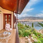 Two Seas Villa *